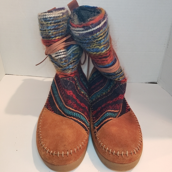 Toms Shoes - Toms suede and yarn Nepal boots womans size 8